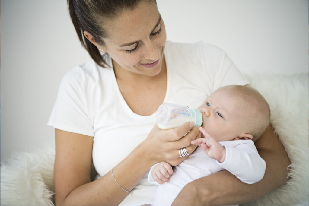 Materni easy & Safe Nursing Materni Medica samenwerking GrafiMedics